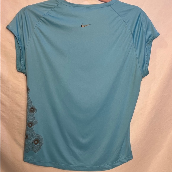 Nike Medium Women's Blue Graphic Dri Fit Top - Picture 4 of 4
